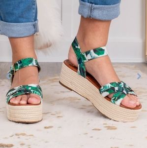 Platform, That's Hula-rious Sandals, Chic Soul New